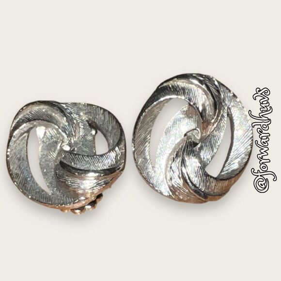 Vintage Silver Tone Clip On Earrings - Picture 1 of 12